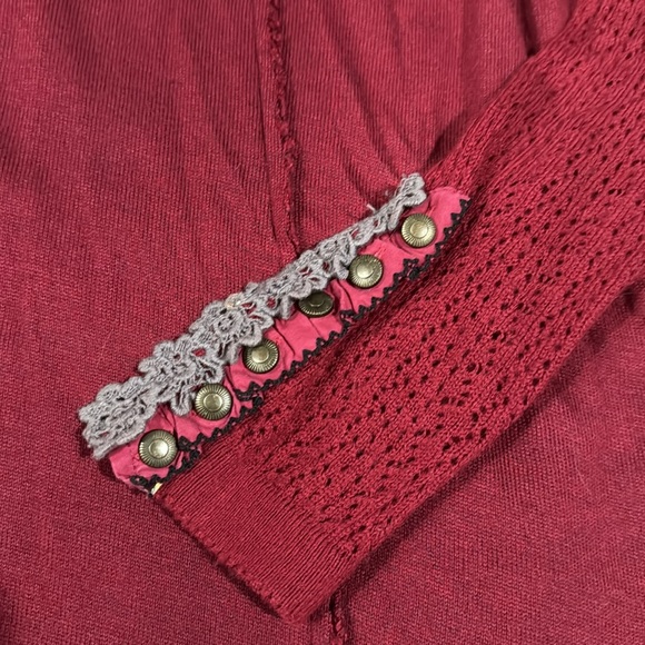 Free people maroon/red scoop neck long sleeve with grey floral embelished cuffs - Picture 2 of 3